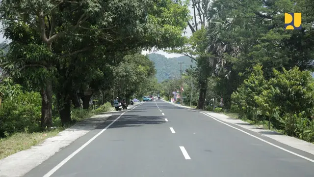 Presiden Joko Widodo (Jokowi) meresmikan 27 ruas jalan dan 1 jembatan yang dilaksanakan melalui Inpres Jalan Daerah (IJD) di Sulawesi Selatan. (Foto: Kementerian PUPR)