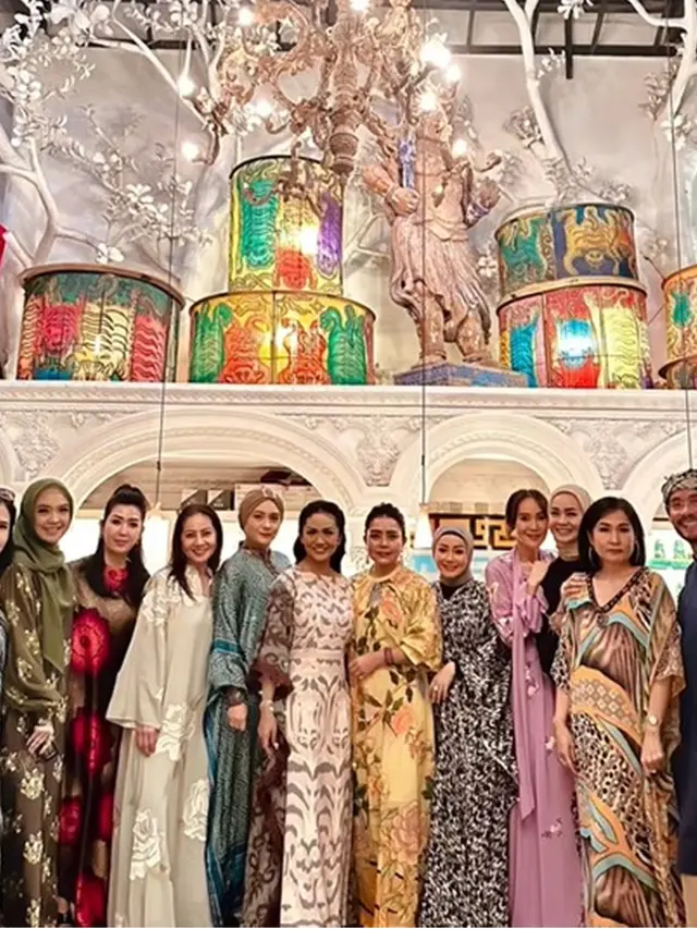 6 Potret Geng Arisan Kepompong Bukber, Gaya Glamor Krisdayanti hingga Mayangsari
