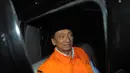 Mantan Bupati Bangkalan, Fuad Amin Imron meninggalkan Gedung KPK usai menjalani pemeriksaan, Jakarta, Senin (8/12/2014). (Liputan6.com/Herman Zakharia)