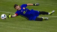 Karier Iker Casillas Ternyata Berada di Tangan Gianluigi Buffon