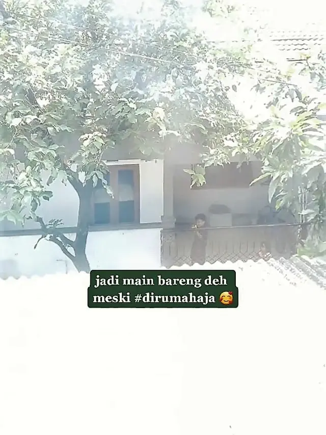 Bentuk simpati bocah cilik menemani temannya bermain saat isoman.