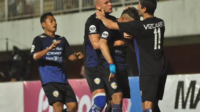 Surabaya United vs Arema Cronus