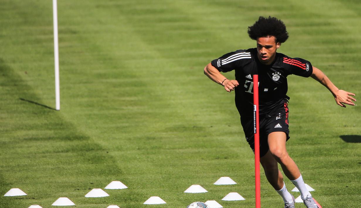Gelandang baru Bayern Munchen, Leroy Sane saat mengikuti sesi latihan di Munich, Jerman (14/7/2020). Munchen mendatangkan Leroy Sane dari Manchester City dengan kontrak berdurasi lima tahun hingga 2025 mendatang, seperti diumumkan oleh klub Bundesliga tersebut pada 3 Juli. (Xinhua/Philippe Ruiz)