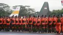 Anggota TNI AU saat upacara Peringatan HUT ke-72 TNI AU, Jakarta, Senin (9/4). HUT TNI AU bertema "Dilandasi jiwa ksatria militan loyal profesional dan modern TNI AU siap menjaga kedaulatan dan keutuhan NKRI di wilayah udara". (Merdeka.com/Imam Buhori)