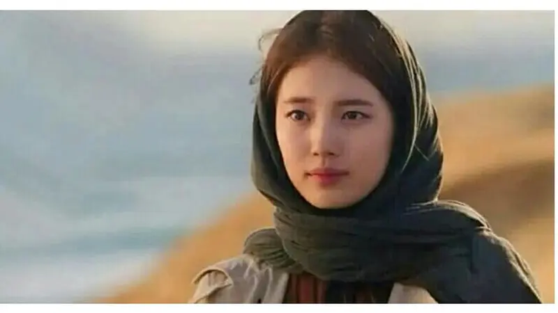 7 Pesona Bae Suzy Saat Kenakan Hijab, Tuai Pujian