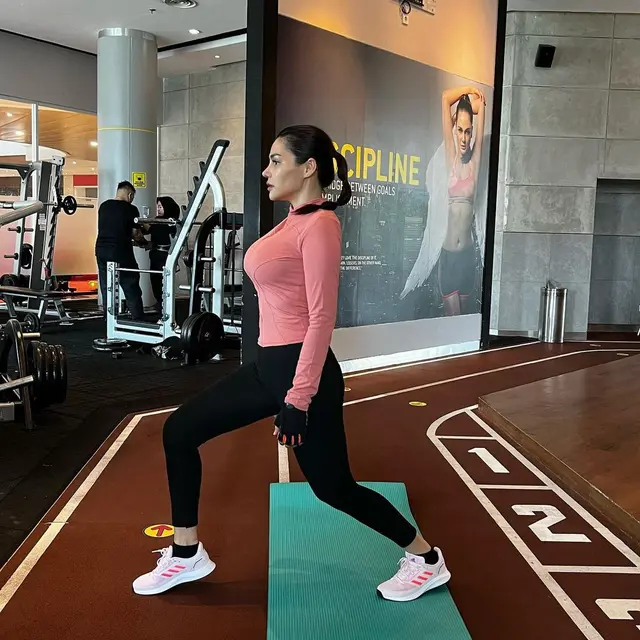 Miliki Body Goals, Ini 6 Potret DJ Katty Butterfly saat Olahraga