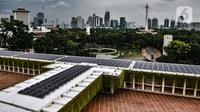 Panel solar untuk sumber listrik tenaga surya terpasang di atap Masjid Istiqlal, Jakarta, Senin (22/2/2021). Selain itu, masjid terbesar se-Asia Tenggara ini memiliki pembangkit listrik tenaga surya yang terpasang di atap. (merdeka.com/Iqbal S Nugroho)