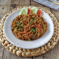 ilustrasi mie goreng/Sri Hidayati/Shutterstock