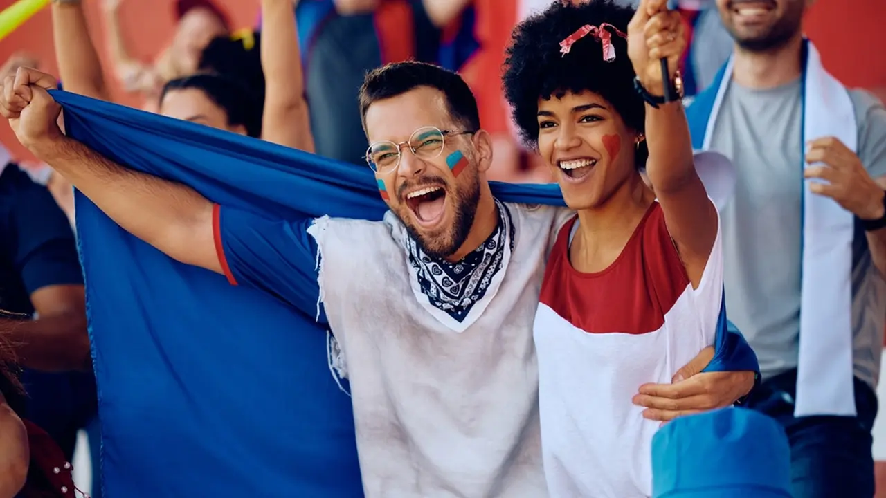Mau Kencan Romantis di Stadion Sambil Nonton Timnas Indonesia Berlaga? Lakukan 5 Persiapan Ini!