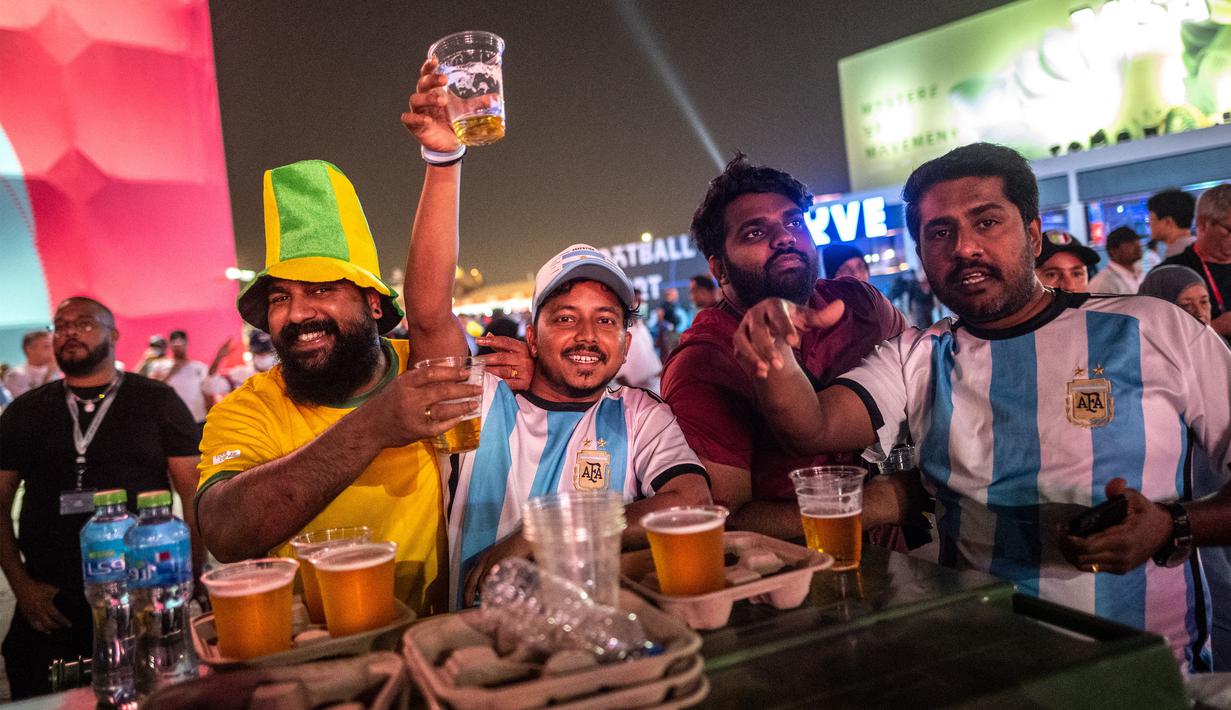 FIFA sebenarnya telah melarang penjualan bir di dalam maupun di luar stadion selama Piala Dunia Qatar 2022. (AFP/Philip Fong)