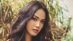 Pada tahun yang sama, Della mengikuti ajang Miss ASEAN sebagai wakil dari Indonesia. Ia berhasil menggondol gelar Miss Photogenic di ajang tersebut. (Liputan6.com/IG/@delladartyan)
