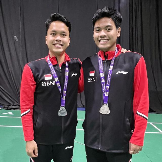 6 Potret Kenangan Syabda Perkasa Belawa dengan Atlet Badminton Indonesia