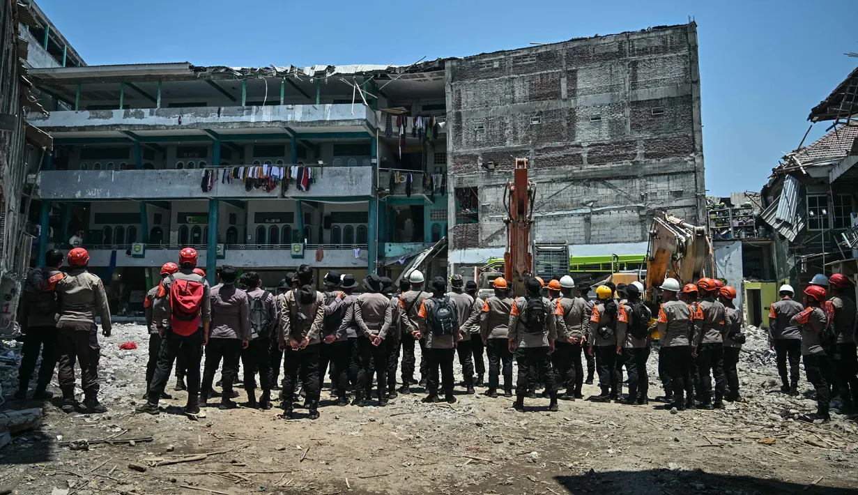 Hal ini sekaligus menandai berakhirnya fokus pada penyelamatan dan peralihan ke tahap pemulihan dan investigasi lebih lanjut oleh Badan Nasional Penanggulangan Bencana (BNPB). (JUNI KRISWANTO/AFP)