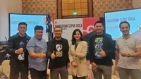 PSSI memaparkan program kepada klub Liga 1 dan Liga 2 pada acara sarasehan sepak bola yang berlangsung di Surabaya, Sabtu (4/3/2023). (Bola.com/Wahyu Pratama)