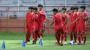 Laga dijadwalkan berlangsung pada Minggu 19 April 2026 pukul 19.30 WIB. Tampak dalam foto, pemain Timnas Indonesia menggelar sesi latihan terakhir jelang laga melawan Vietnam pada laga terakhir Grup A Piala AFF U-17 2026 di Stadion Gelora 10 November, Surabaya, Jawa Timur, Sabtu (18/4/2026). (Bola.com/M Iqbal Ichsan)