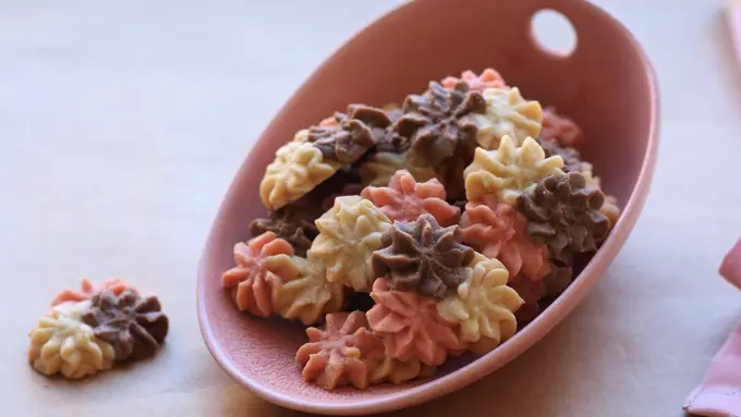 kue semprit 3 warna