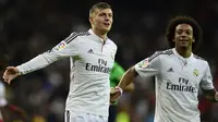 Dua pemain Real Madrid Toni Kroos (kiri) dan Marcelo (kanan). (AFP/Javier Soriano)