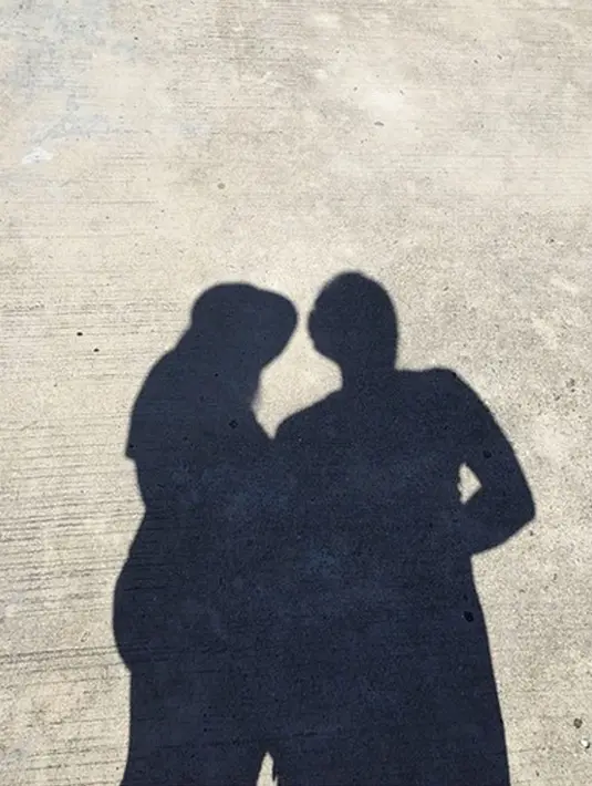 Liburan memang takkan lengkap jika dijalani tanpa orang terkasih (via Instagram/Luna Maya)