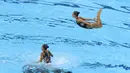 Tim renang indah Indonesia beraksi di nomor Team Technical & Free Routine SEA Games 2015. (Bola.com/Arief Bagus)