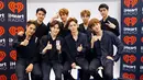 EXO memulai debut resminya pada 8 April 2012 dengan lagu andalan berjudul MAMA. Sejak debut, mereka sudah populer lantaran melakukan promosi di China dan Korea. (Foto: soompi.com)