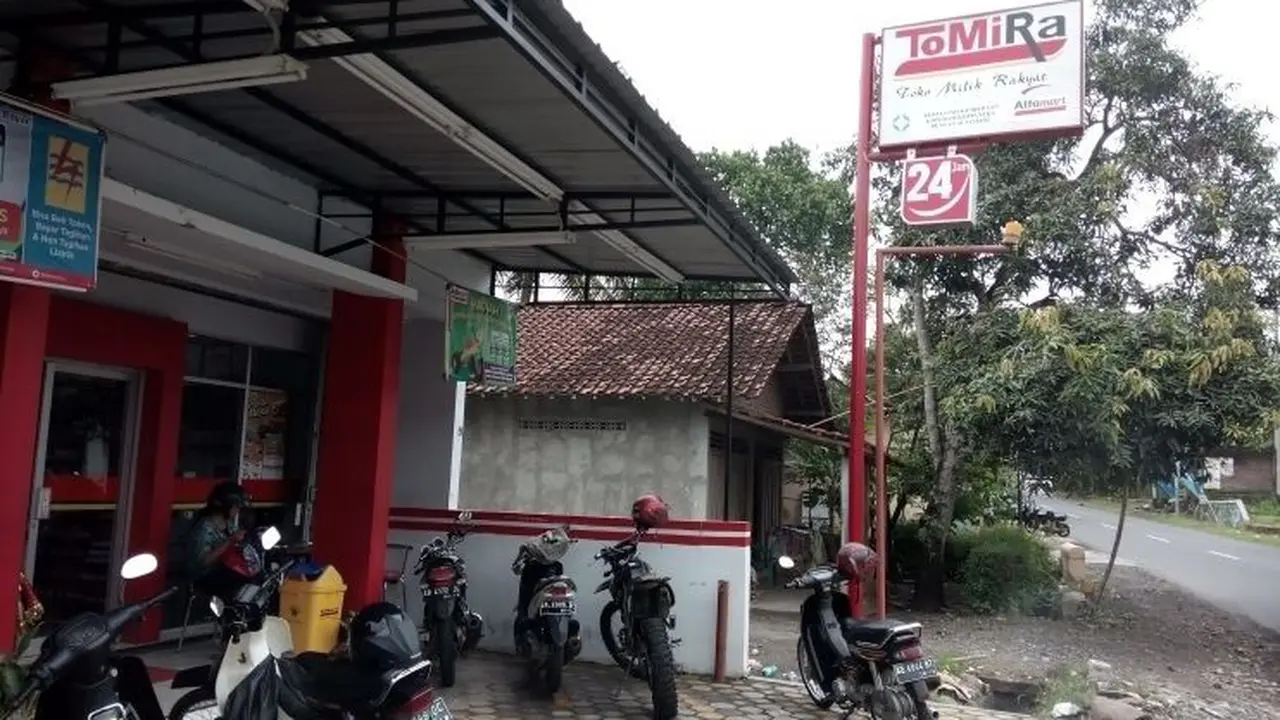 Tomira atau Toko Milik Rakyat di Kulonprogo Yogyakarta. 