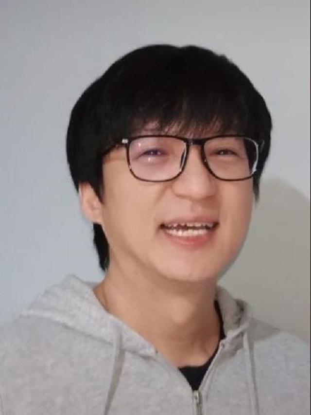 6 Potret Juna Ong, Konten Kreator yang Mirip Jackie Chan Muda