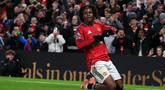 Pemain Manchester United, Patrick Dorgu melakukan selebrasi setelah mencetak gol ke gawang Newcastle dalam laga bertajuk Boxing Day Liga Inggris 2025/2026 di Old Trafford, Manchester, Inggris, Jumat (26/12/2025) waktu setempat. (AFP/Darren Staples)
