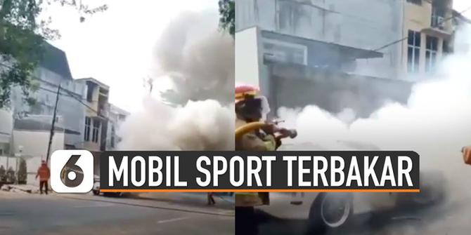 VIDEO: Mobil Sport Terbakar di Kebayoran Baru