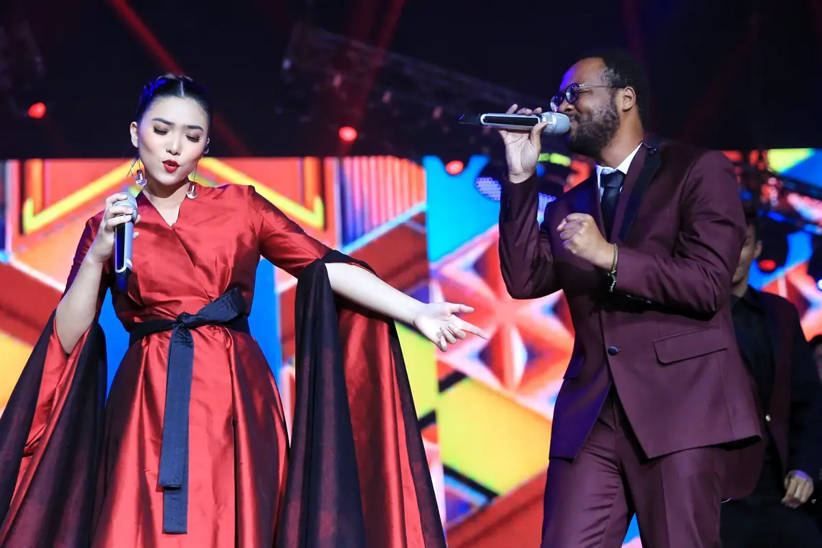 [Bintang] Isyana dan Kamga