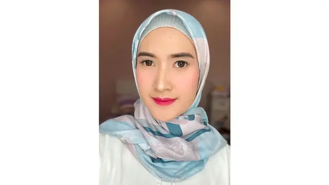 6 Potret Terbaru Amanda Nurani, Penjual Tahu Cantik Viral yang Kini Lulus S2