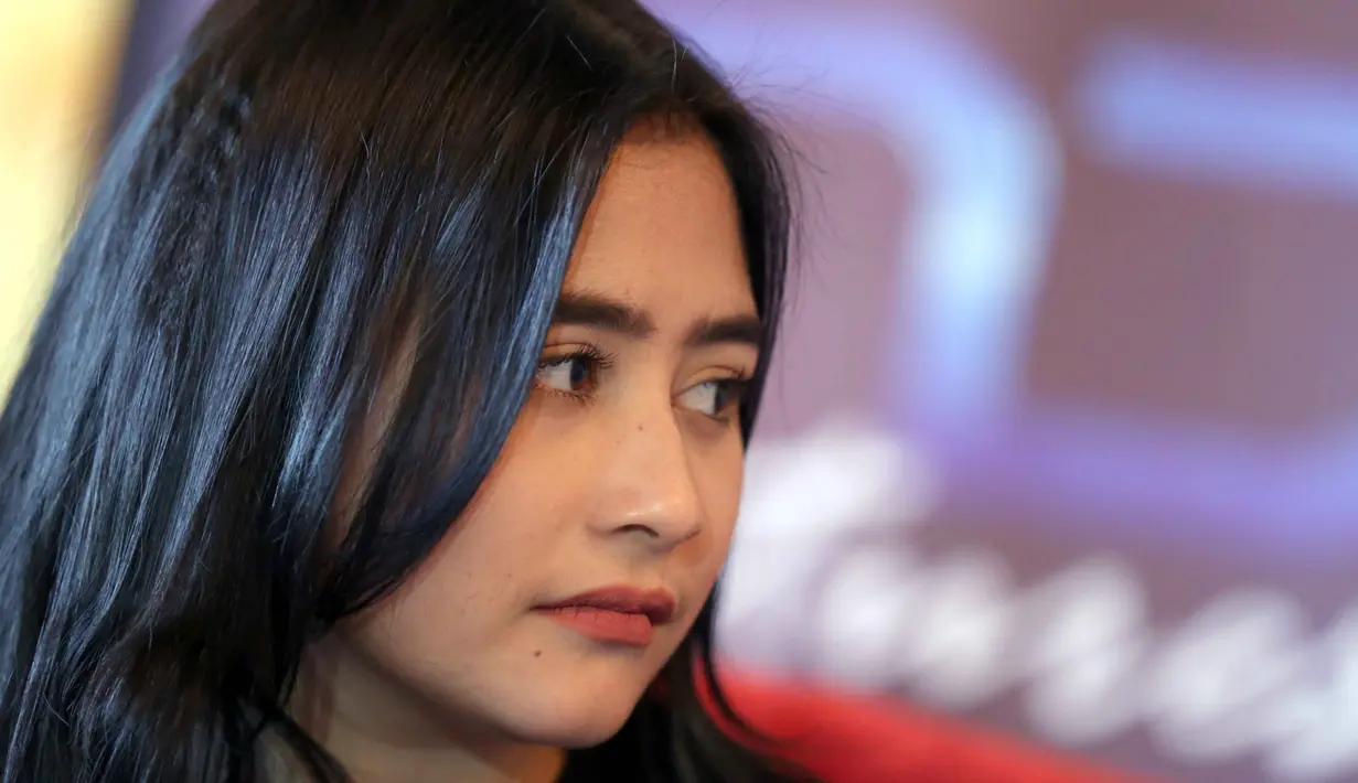 "Jadi ada beberapa adegan memerlukan metode akting yang sulit. Ada satu adegan aku mengubah suara, pokoknya teknik-teknik yang sulitlah menurut aku," ungkap Prilly Latuconsina saat bertandang ke kantor Liputan6.com di Senayan, Selasa, (20/3/2018).
