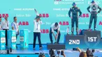 Presiden Joko Widodo atau Jokowi mengangkat piala Formula E dan memberikan kepada Pembalap Jaguar TCS Racing Mitch Evans (kanan) di atas podium Jakarta International E-Prix Circuit (JIEC), Jakarta, Sabtu (4/6/2022). Andalan Jaguar TCS Racing Mitch Evans memenangkan ajang balap Formula E Jakarta e-Prix 2022. (Liputan6.com/Herman Zakharia)