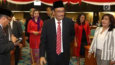 Plt Gubernur DKI Jakarta Djarot Saiful Hidayat menghadiri sidang paripurna istimewa di Gedung DPRD DKI Jakarta, Rabu (31/5). DPRD DKI Jakarta mengusulkan kepada Kemendagri untuk mengangkat Djarot sebagai Gubernur DKI. (Liputan6.com/Immanuel Antonius)