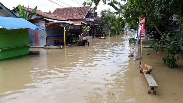 Banjir Cilacap, Rabu (5/12/2018) merendam sedikitnya 3.417 rumah. Puluhan orang mengungsi. (Foto: Liputan6.com/Muhamad Ridlo)