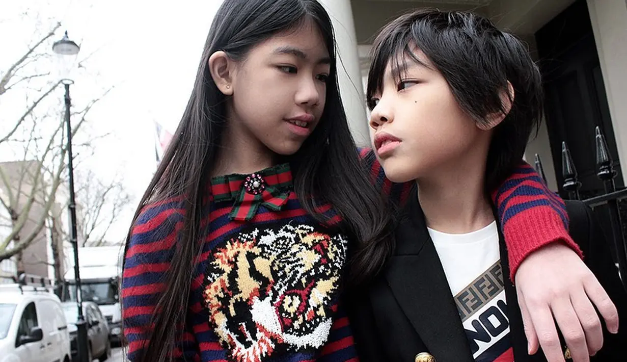 Melihat foto-foto mereka di Instagram seperti mengikuti pertumbuhan dan perkembangan karena kini sudah memasuki fase remaja atau ABG. Sejak kecil keduanya sudah terlihat kompak. (Foto: Instagram @winnie_mischkaaoki)