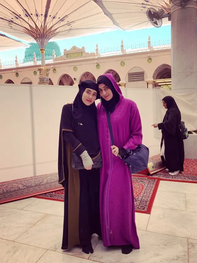 6 Potret Persahabatan Ayu Ting Ting dan Tania Nadira, Bak Saudara Kandung