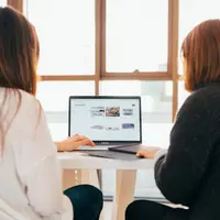 Foto: Perempuan harus lebih hati-hati menggunakan situs web untuk menghindark kejahatan dunia maya. (Foto: Unsplash/KOBU Agency)
