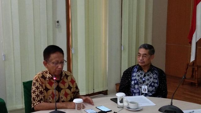 Kepala LBM Eijkman Prof. Amin Soebandrio (kanan) dalam sebuah diskusi terkait COVID-19 di kantor Ikatan Dokter Indonesia pada Jumat (13/3/2020) (Liputan6.com/Giovani Dio Prasasti)