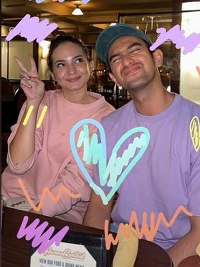 Dikabarkan Pacaran, Ini 6 Potret Kebersamaan Enzy Storia dan Omar Daniel