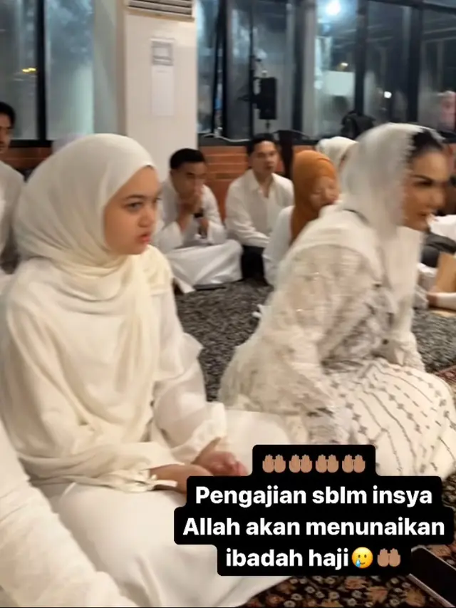 Potret Pelepasan Haji Aurel Hermansyah dan Atta Halilintar. [@attahalilintar]