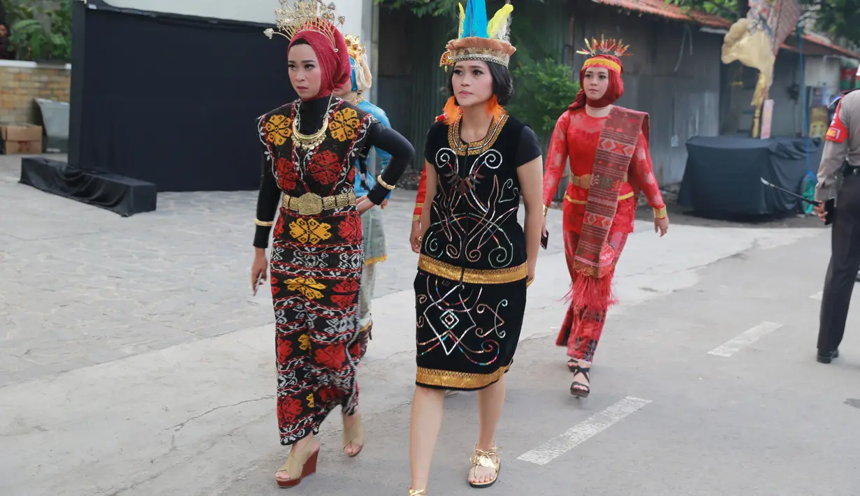 Sedangkan untuk keluarga Bobby Nasution prosesi Kirab akan berlangsung dari Hotel Alilla menuju ke lokasi pernikahannya. Keduanya menggunakan Kereta Kencana dalam Kirab tersebut. (Adrian Putra/Bintang.com)