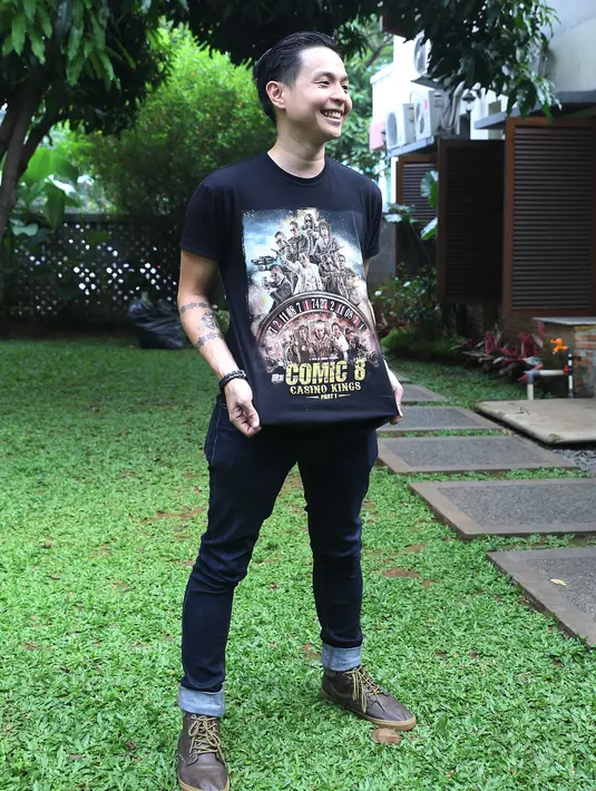 Selain bermain, Ernest juga sebagai sutradara dan penulis film 'Ngenest'. (Nurwahyunan/Bintang.com)