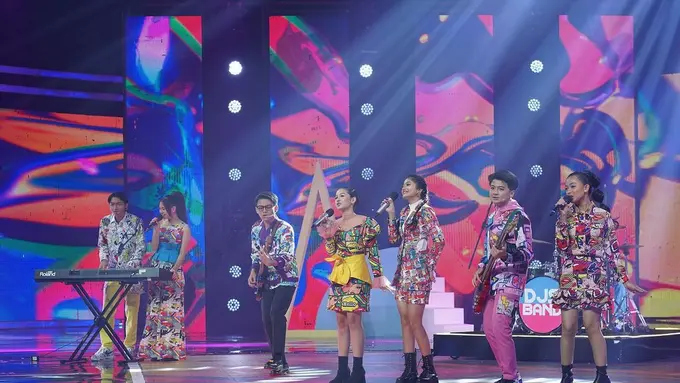 Bintang Dari Jendela SMP di SCTV Awards 2021 (Foto: Instagram/@rey_bong26)