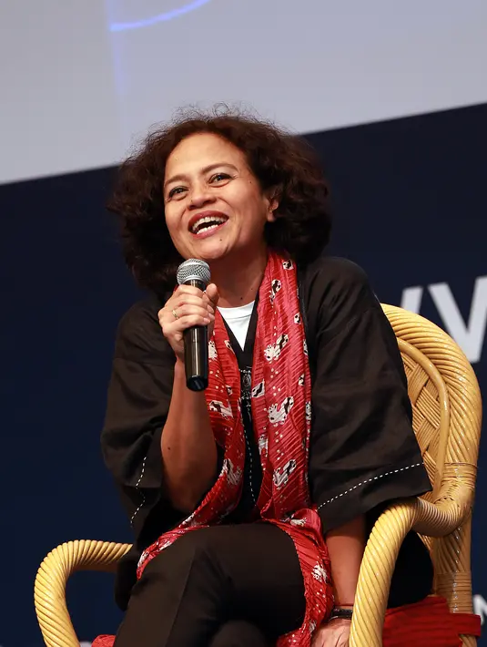 Mira Lesmana selaku produser film ‘Ada Apa Dengan Cinta? 2’ di acara Popcon Asia 2015 yang digelar di Jakarta Convention Center, Jakarta Pusat, Sabtu (8/8/2015). (Wimbarsana/Bintang.com)