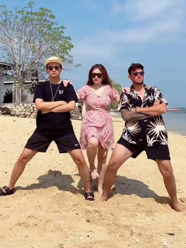 6 Potret Nathalie Holscher dan Ladislao, Pria Bule Mualaf yang Diduga Pacar Baru