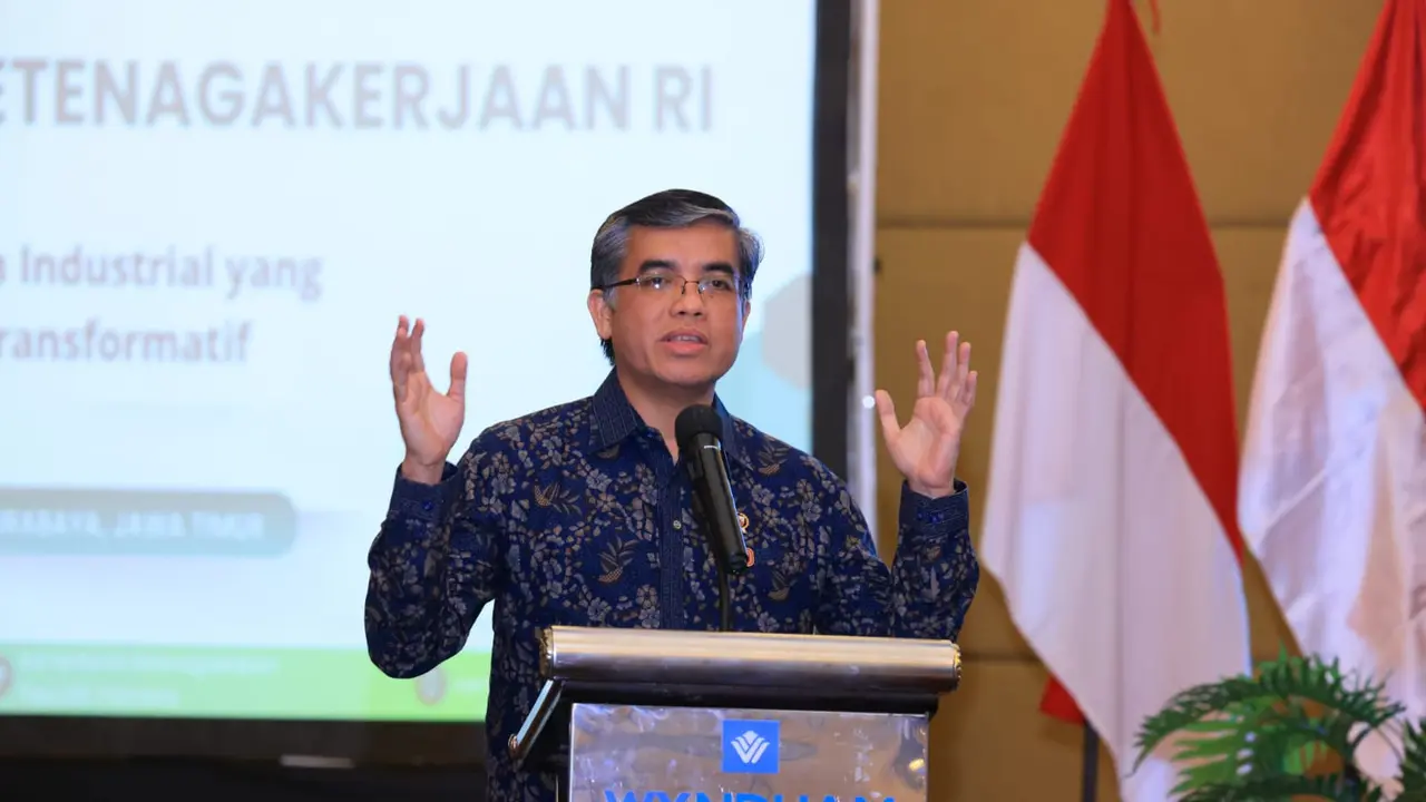 Menaker Yassierli Soroti Pentingnya Hubungan Industrial Harmonis untuk Hadapi Tantangan Ketenagakerjaan