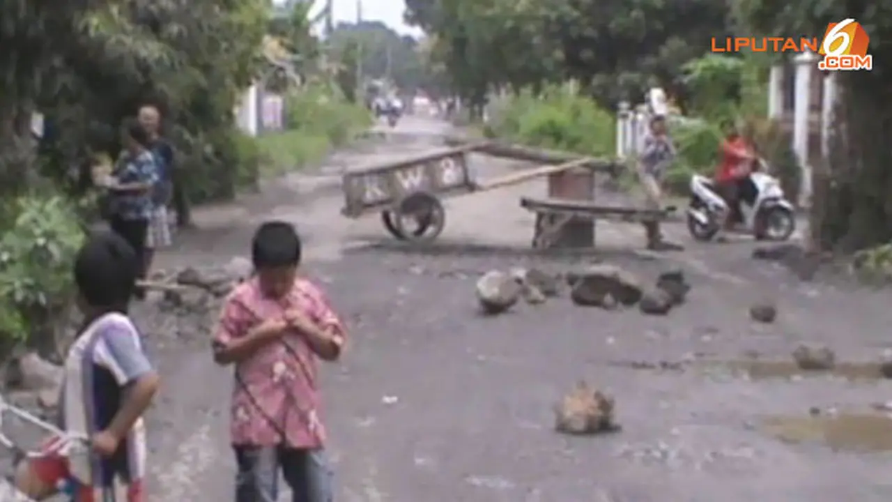 blokir-jalan-140209-a.jpg