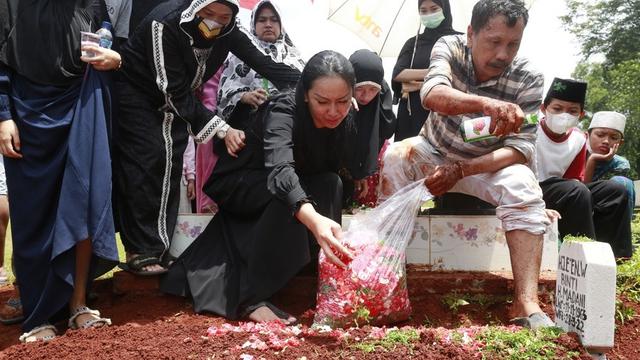 [Fimela] Pemakaman Ibu Kalina Ocktaranny