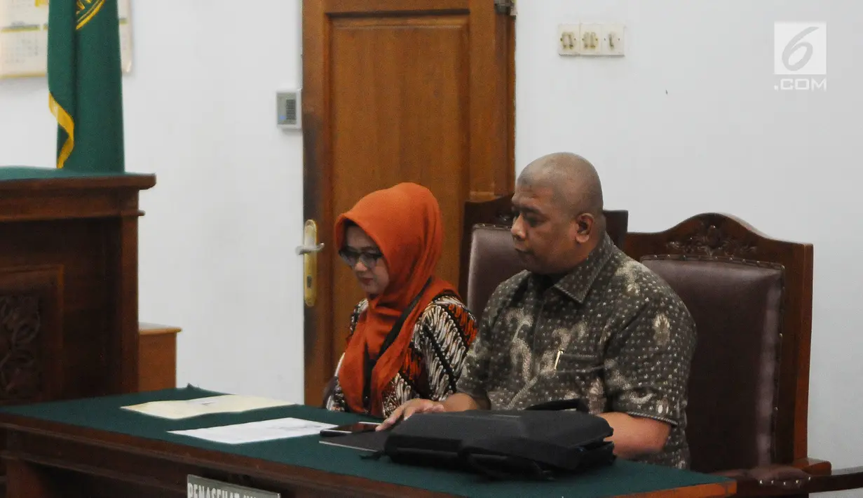 Kuasa hukum tergugat satu saat sidang gugatan perdata kasus dugaan pemerkosaan terhadap staf Dewas BPJS TK, RA, di PN Jakarta Selatan, Rabu (13/3). Sidang ditunda lantaran pihak pengacara tergugat dua dan tiga tidak hadir. (Liputan6.com/Herman Zakharia)