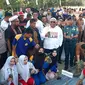 Tenaga Ahli Utama Kantor Staf Presiden (KSP) Ali Mochtar Ngabalin bersama pemerintah daerah saat menghadiri penanaman serentak tanaman hortikultura yang dilaksanakan di SMKN Pertanian Pembangunan Wawotobi, Selasa (6/6/2023). (Liputan6.com/ist)